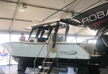 2022 Robalo R360  Boat